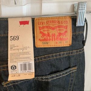 NWT Levi’s Dark Wash Jeans 36x30